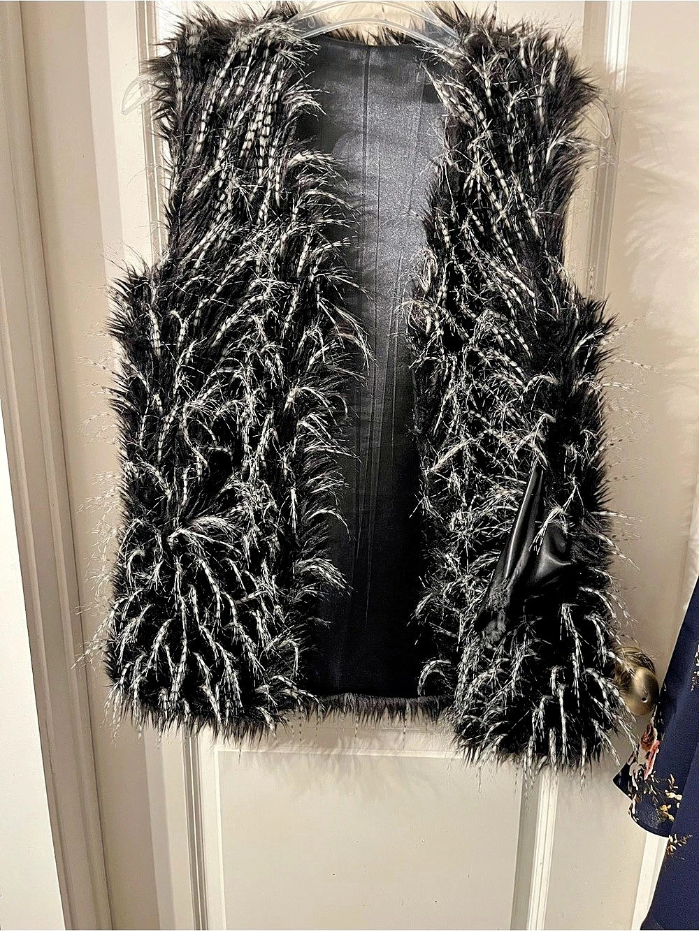 Faux Fur Vest in Black Size Large Like New